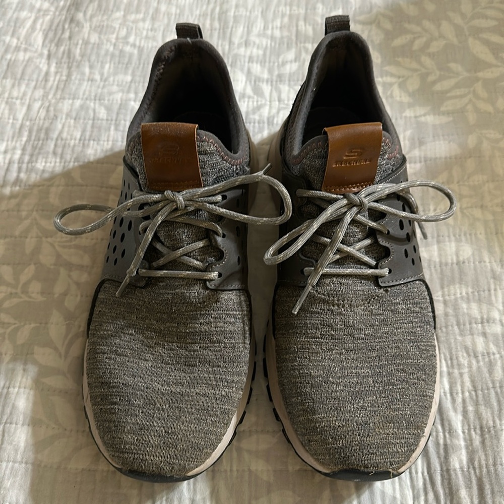 Skechers casual walking shoes men’s size 9.5. Canvas upper